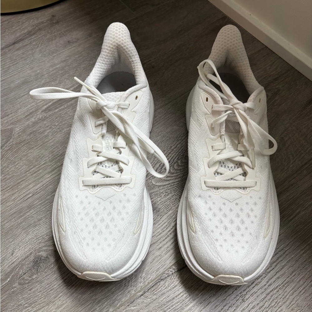 Women’s 7.5 Hoka White Running Shoes